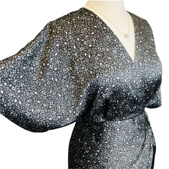 CHELSEA 28 LIKE NEW Satin Kimono Wrap Mini Dress S - Picture 7 of 14